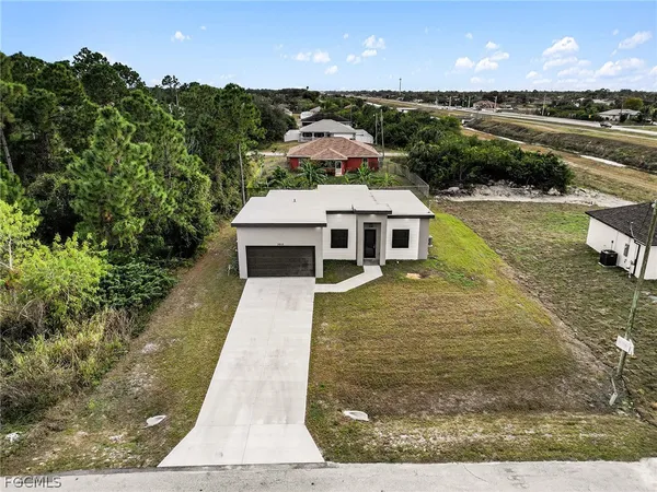 $2,150 | 3013 4th Street Southwest, Lehigh Acres, FL 33976