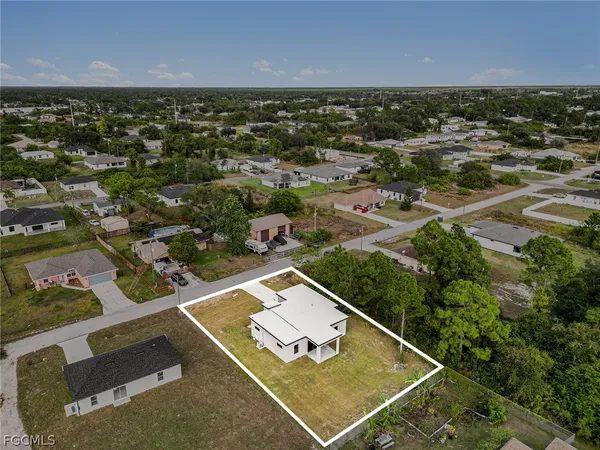 $2,150 | 3013 4th Street Southwest, Lehigh Acres, FL 33976