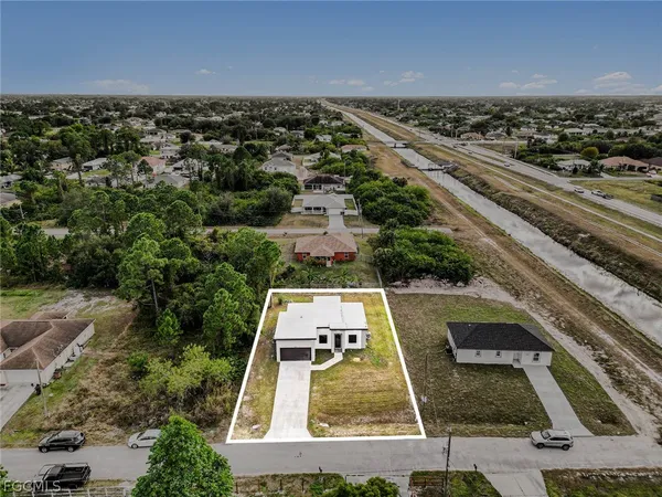$2,150 | 3013 4th Street Southwest, Lehigh Acres, FL 33976