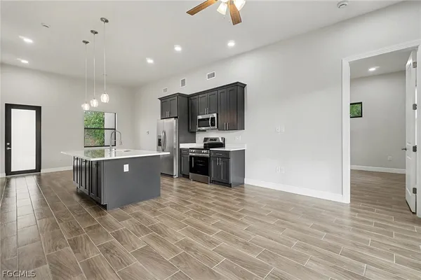 $2,150 | 3013 4th Street Southwest, Lehigh Acres, FL 33976