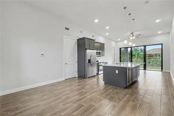 $2,150 | 3013 4th Street Southwest, Lehigh Acres, FL 33976