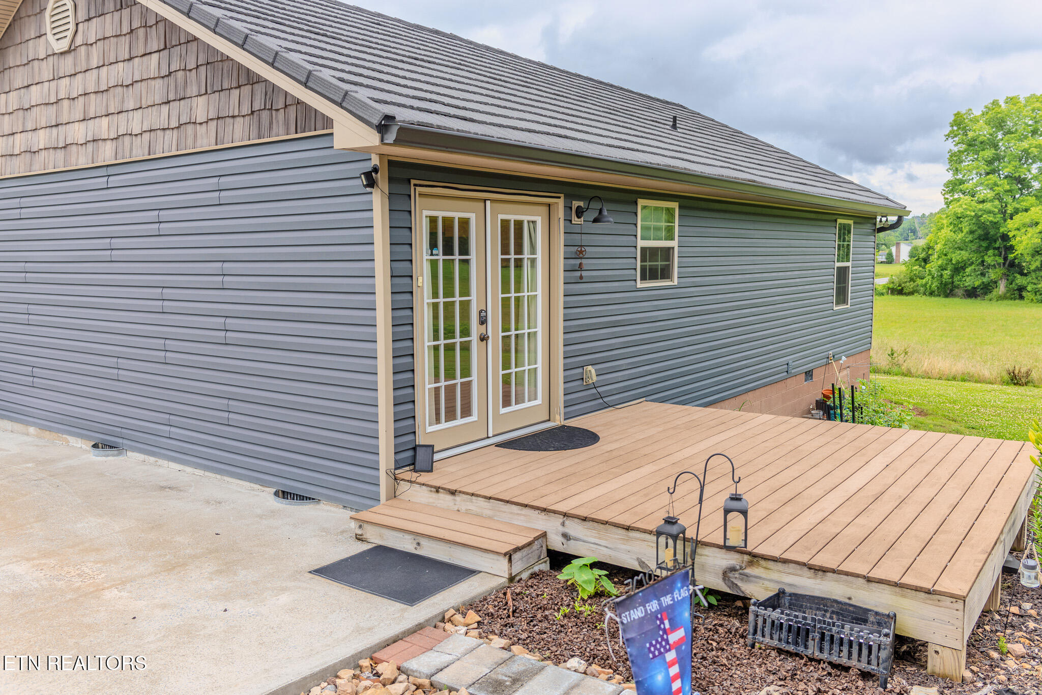 3988 Dutch Valley Road Clinton, TN 37716 - Photo 3 of 22 Back Deck