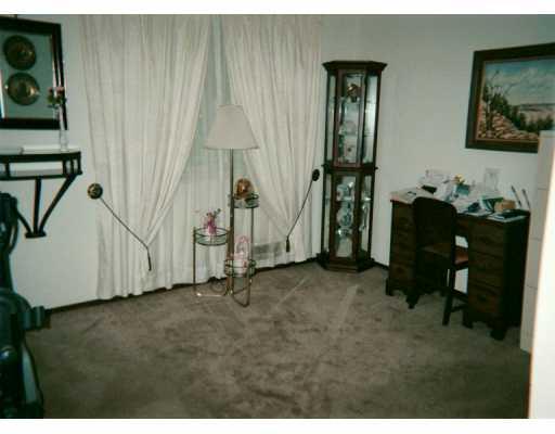 127 Gilkeson Road Eighty Four, PA 15330 - Photo 2 of 6 Living Room.