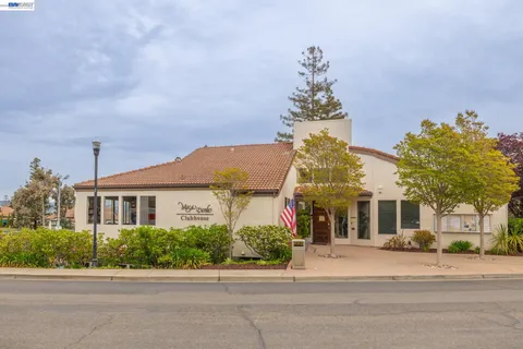 $475,000 | 21103 Gary Drive, Unit 318A, Castro Valley, CA 94546
