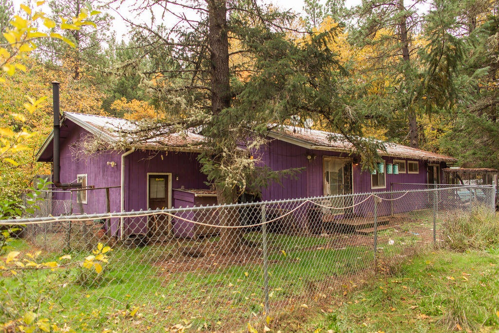 333 Queen Of Bronze Road Cave Junction, OR 97523 - Photo 4 of 22 BrielleLeayDesigns-4