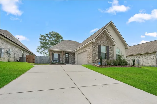 $2,100 | 20822 Great Plains Avenue, Zachary, LA 70791