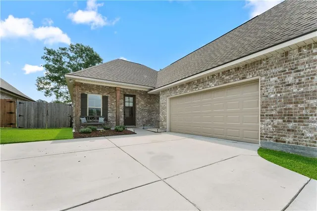 $2,100 | 20822 Great Plains Avenue, Zachary, LA 70791