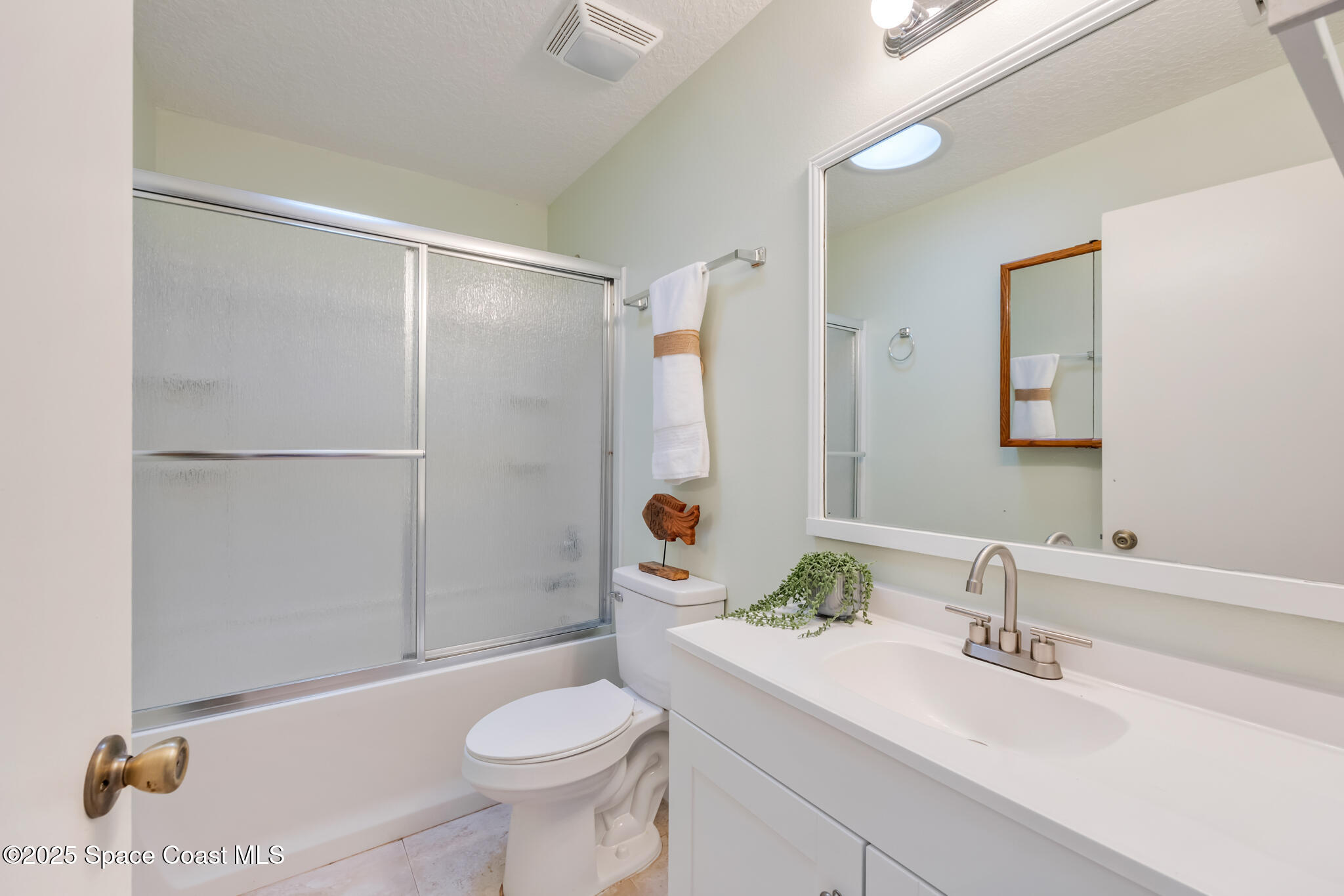 286 Alegriano Road Northwest Palm Bay, FL 32907 - Photo 19 of 24 GUEST BATHROOM