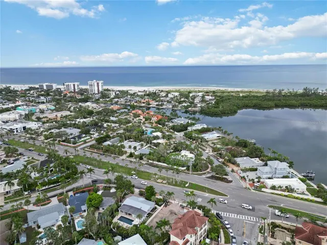 $1,295,000 | 236 North Boulevard Of The Presidents, Sarasota, FL 34236