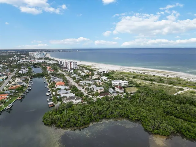 $1,295,000 | 236 North Boulevard Of The Presidents, Sarasota, FL 34236