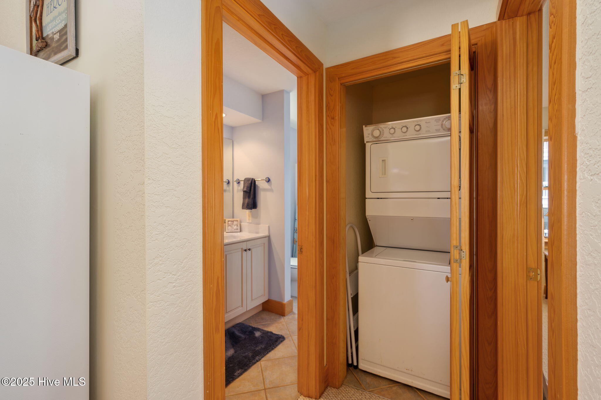 2094 Sandfiddler Road Corolla, NC 27927 - Photo 35 of 62 34-web-or-mls-2094-Sandfiddler-Laundry