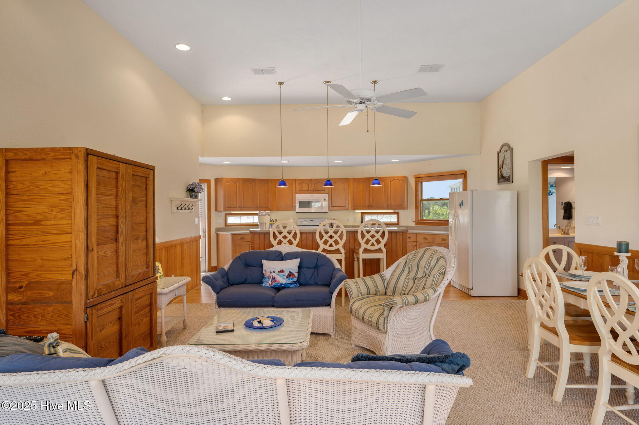 2094 Sandfiddler Road Corolla, NC 27927 - Photo 5 of 62 60-web-or-mls-2094-Sandfiddler-Living-V7