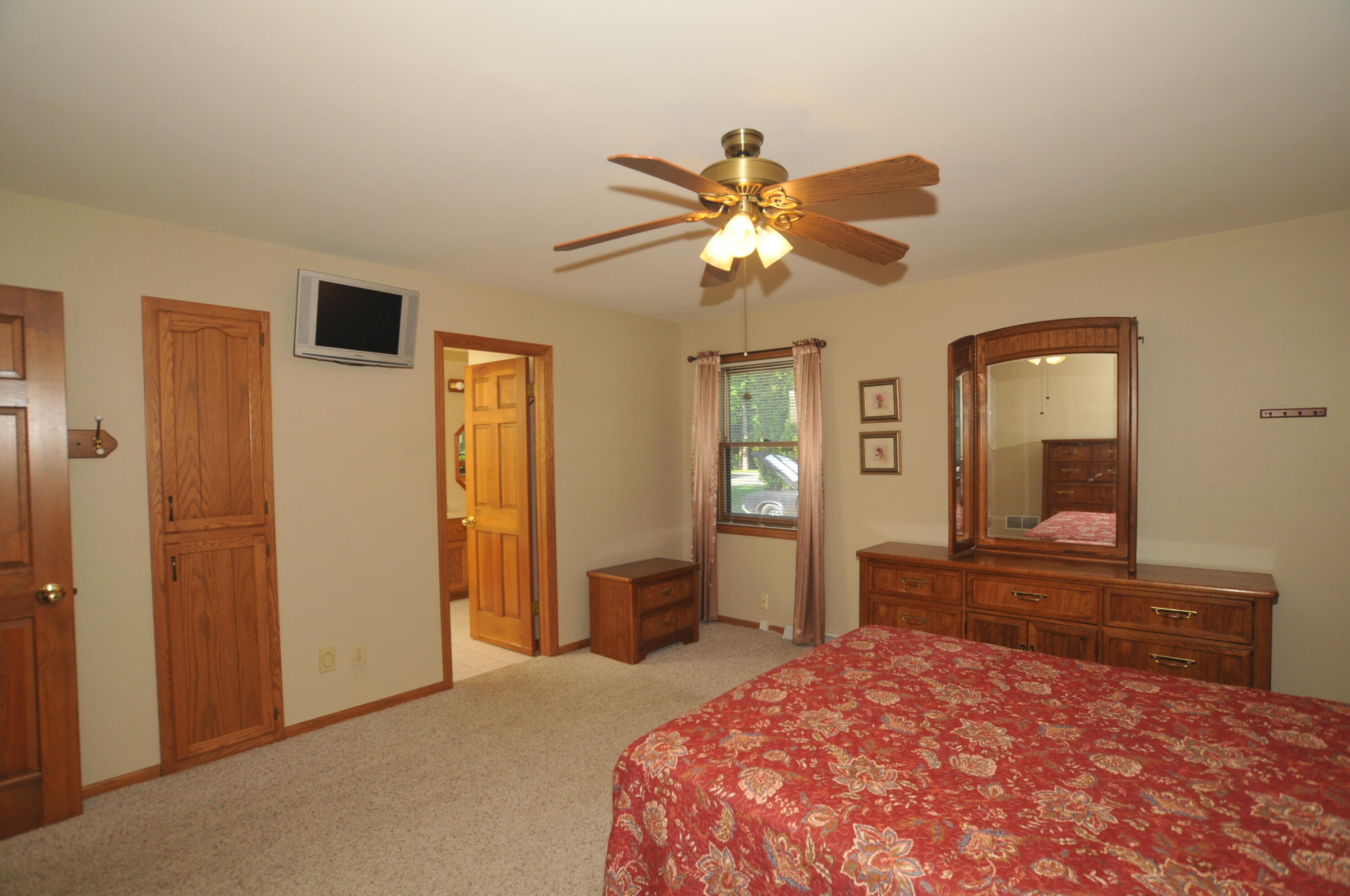 2436 5 1/2 Mile Road Caledonia, WI 53402 - Photo 18 of 44 DSC_0858