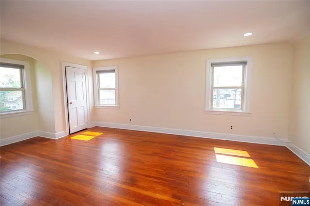 $3,800 | 29 13th Avenue, Elmwood Park, NJ 07407