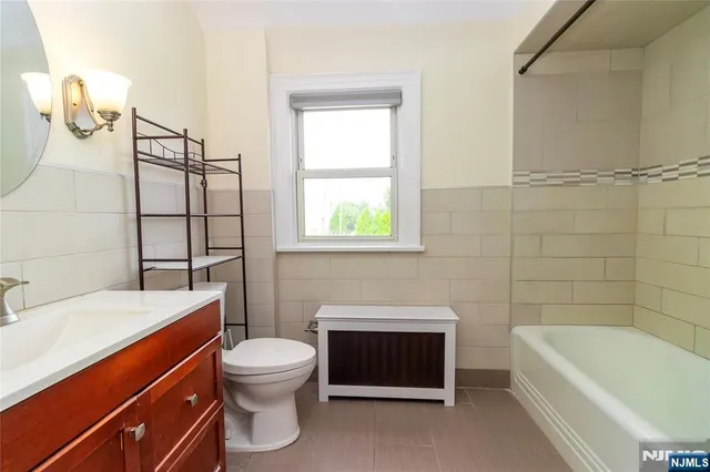 $3,800 | 29 13th Avenue, Elmwood Park, NJ 07407