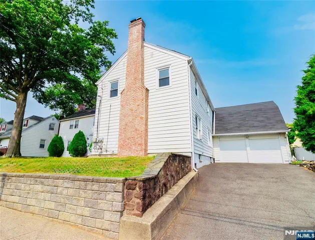 $3,800 | 29 13th Avenue, Elmwood Park, NJ 07407