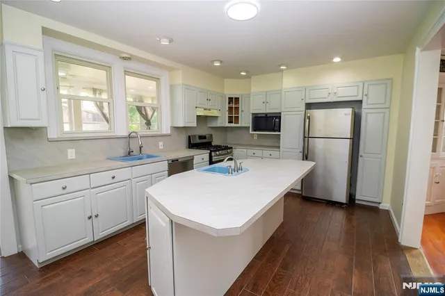 $3,800 | 29 13th Avenue, Elmwood Park, NJ 07407