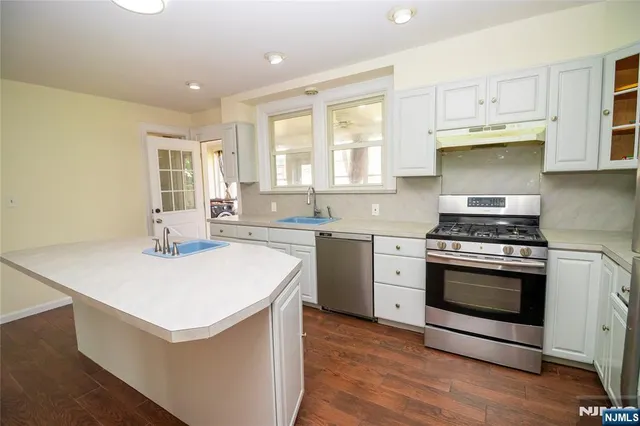 $3,800 | 29 13th Avenue, Elmwood Park, NJ 07407