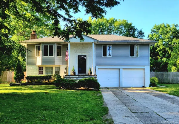 $829,000 | 372 Clay Pitts Road, East Northport, NY 11731