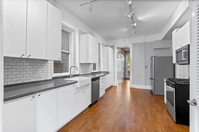 $3,000 | 1102 North Wolcott Avenue, Unit 2, Chicago, IL 60622