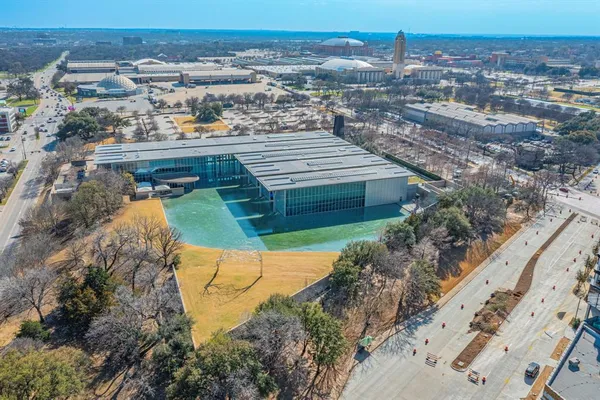 $3,900 | 3100 West 7th Street, Unit 811, Fort Worth, TX 76107