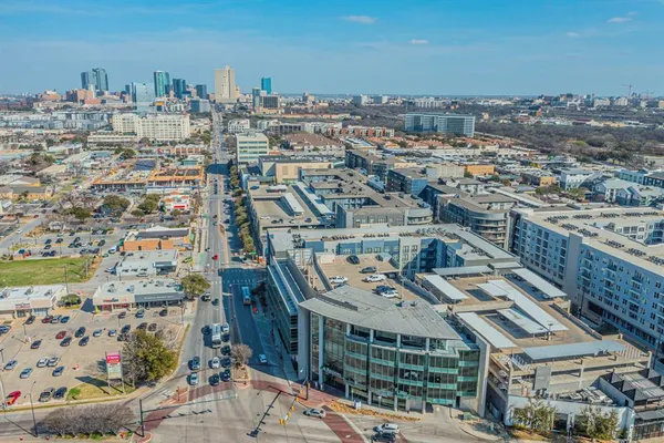 $3,900 | 3100 West 7th Street, Unit 811, Fort Worth, TX 76107