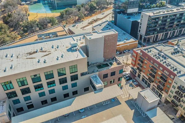 $3,900 | 3100 West 7th Street, Unit 811, Fort Worth, TX 76107