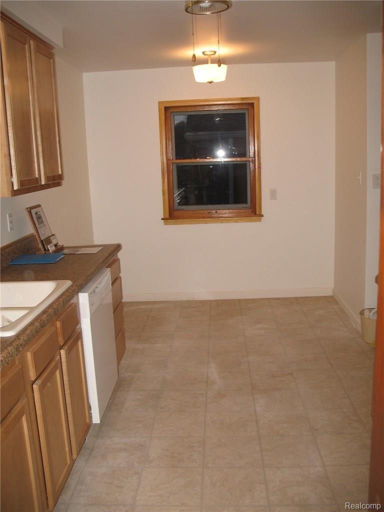 9830 Reeck Road Allen Park, MI 48101 - Photo 11 of 25 IMG_4962.JPG