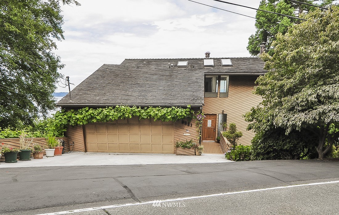 5221 Southwest Jacobsen Road Seattle, WA 98116 - Photo 1 of 25 Gallery Image 1