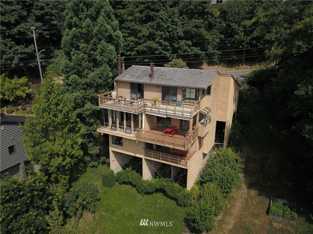 5221 Southwest Jacobsen Road Seattle, WA 98116 - Photo 2 of 25 Gallery Image 2