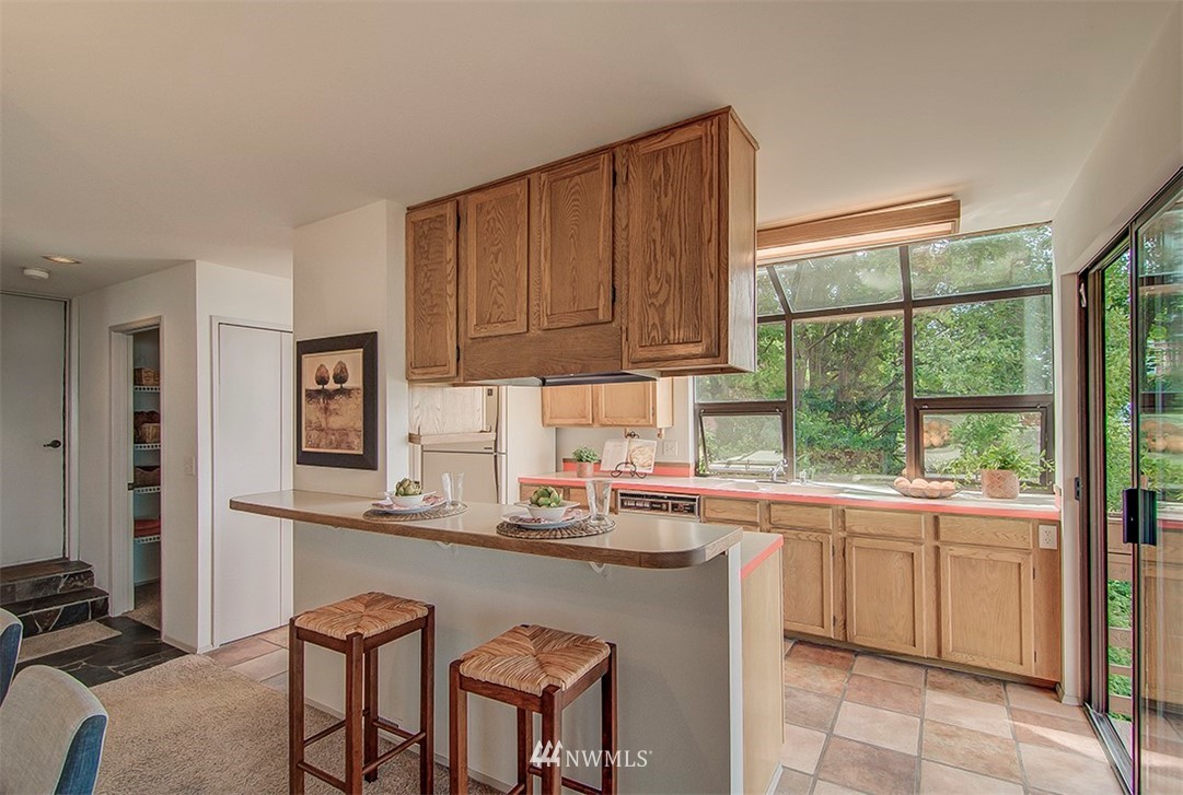 5221 Southwest Jacobsen Road Seattle, WA 98116 - Photo 11 of 25 Gallery Image 11