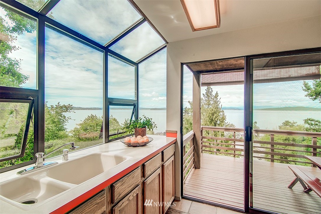 5221 Southwest Jacobsen Road Seattle, WA 98116 - Photo 13 of 25 Gallery Image 13