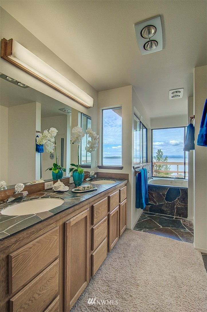 5221 Southwest Jacobsen Road Seattle, WA 98116 - Photo 18 of 25 Gallery Image 18