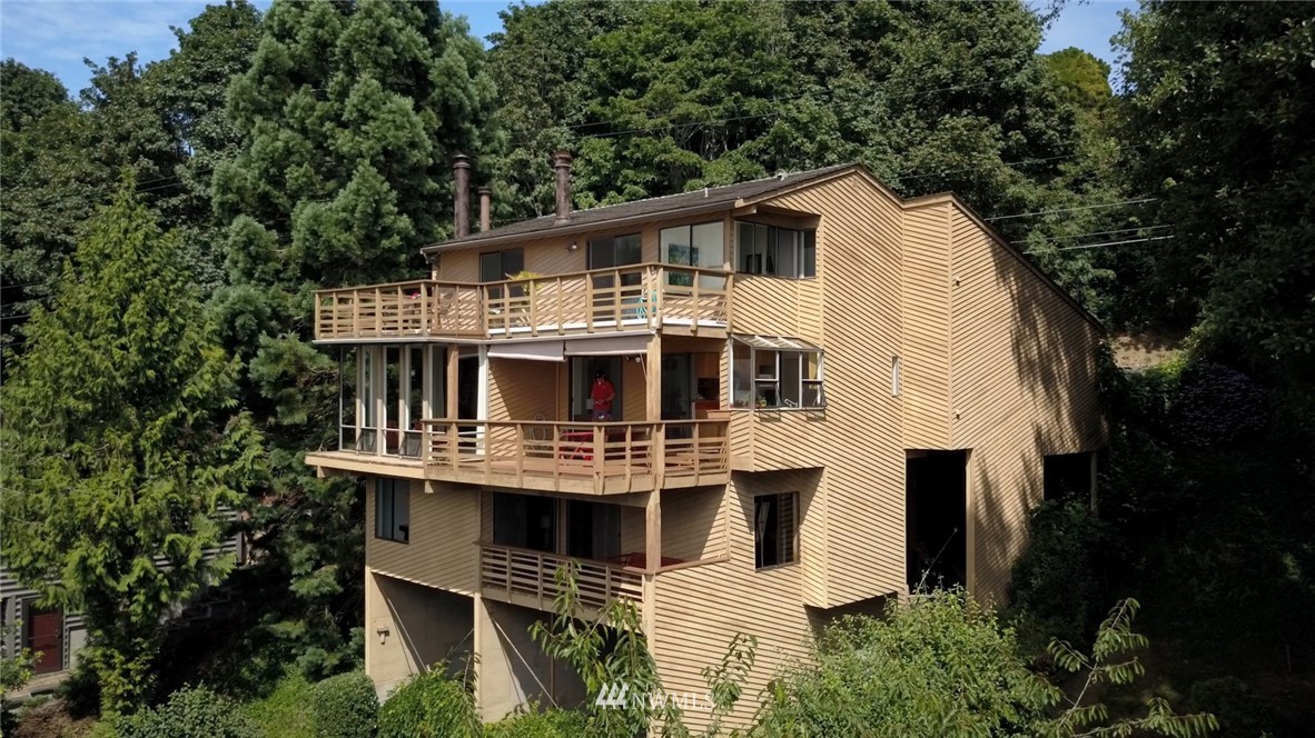 5221 Southwest Jacobsen Road Seattle, WA 98116 - Photo 3 of 25 Gallery Image 3