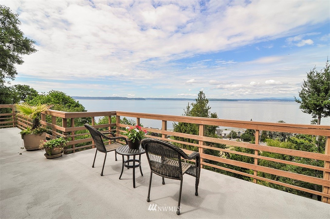 5221 Southwest Jacobsen Road Seattle, WA 98116 - Photo 4 of 25 Gallery Image 4