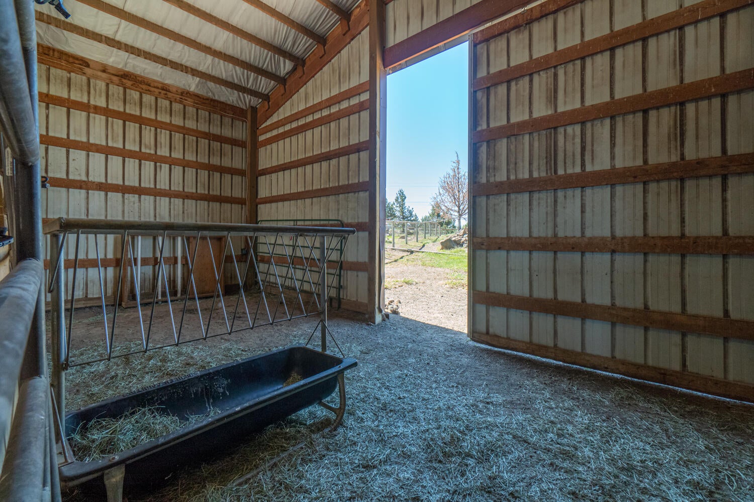 61542 Ward Road Bend, OR 97702 - Photo 39 of 65 Barn.
