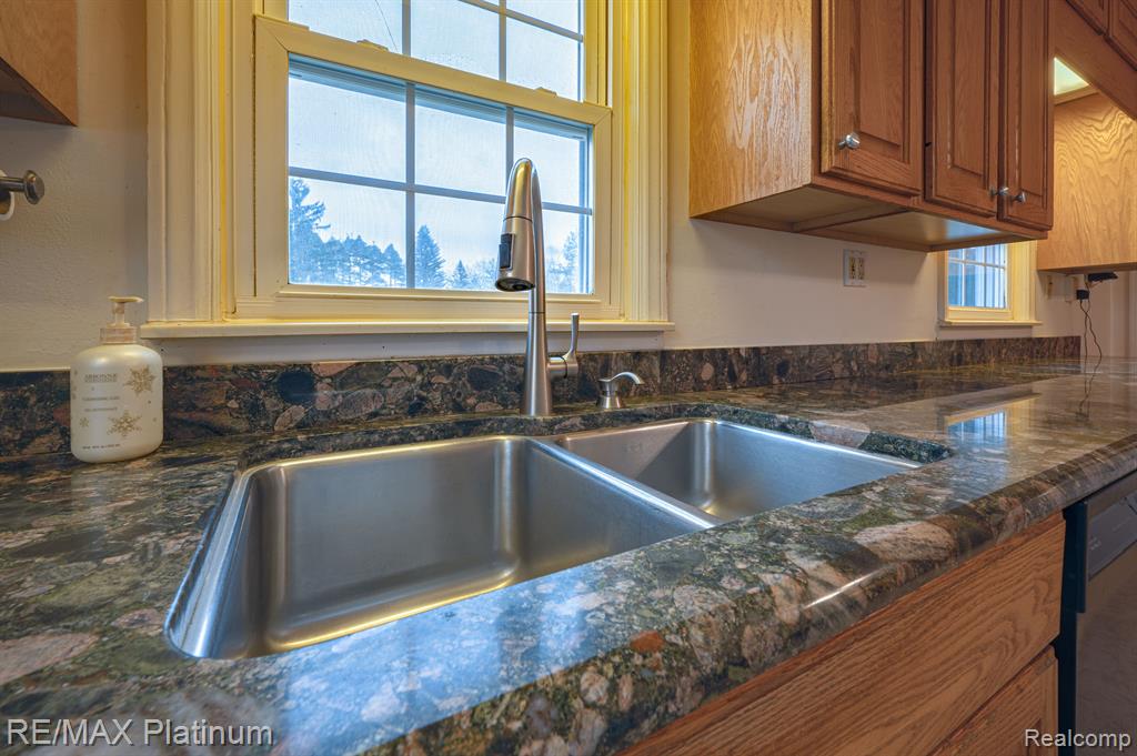 850 West Maple Road Milford, MI 48381 - Photo 12 of 34