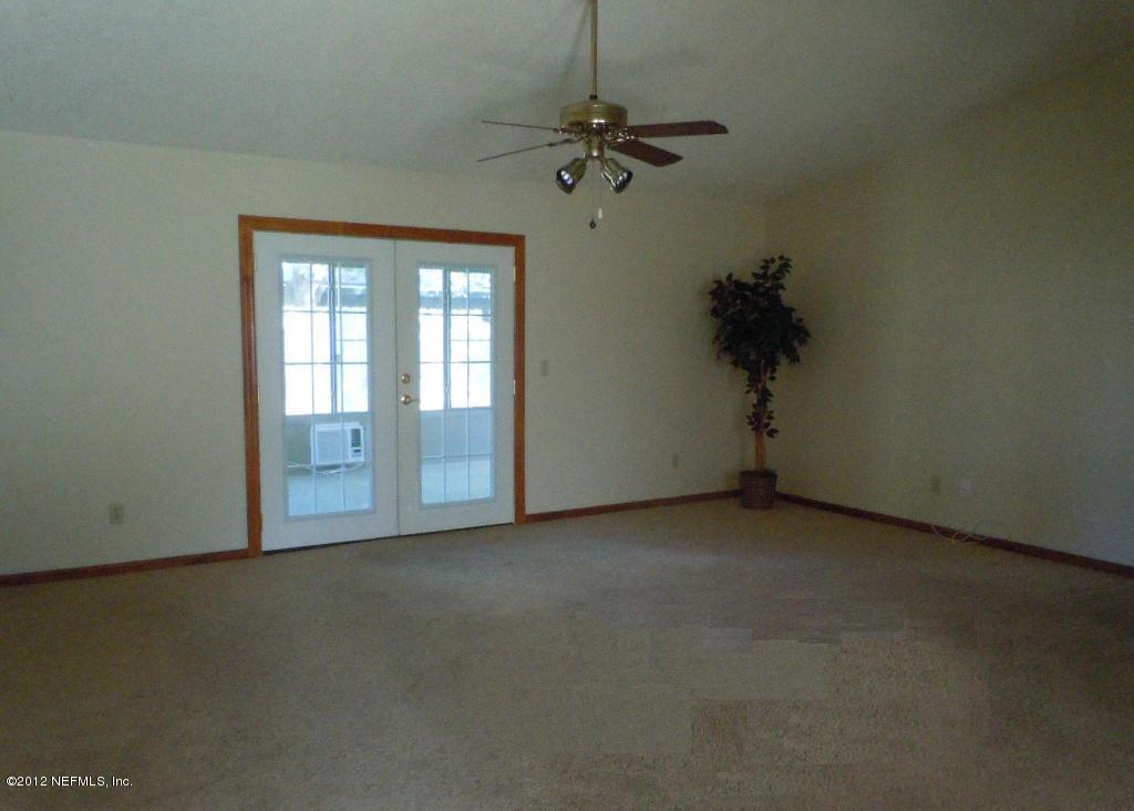 931 Aries Road West Jacksonville, FL 32216 - Photo 3 of 18 Family Room