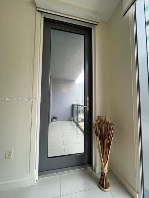 31 Southeast 6th Street, Unit 1606 Miami, FL 33131 - Photo 15 of 27 a bedroom with a bed and a mirror