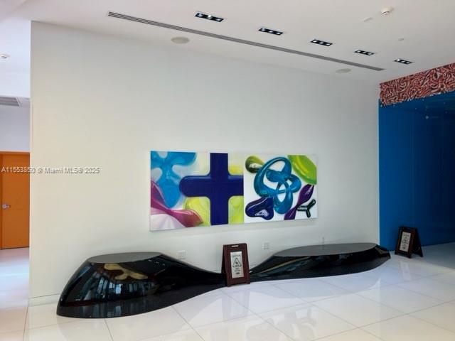 31 Southeast 6th Street, Unit 1606 Miami, FL 33131 - Photo 23 of 27 a view of bench in room