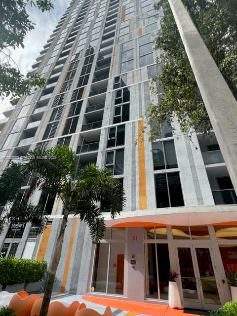 31 Southeast 6th Street, Unit 1606 Miami, FL 33131 - Photo 24 of 27 a view of a building