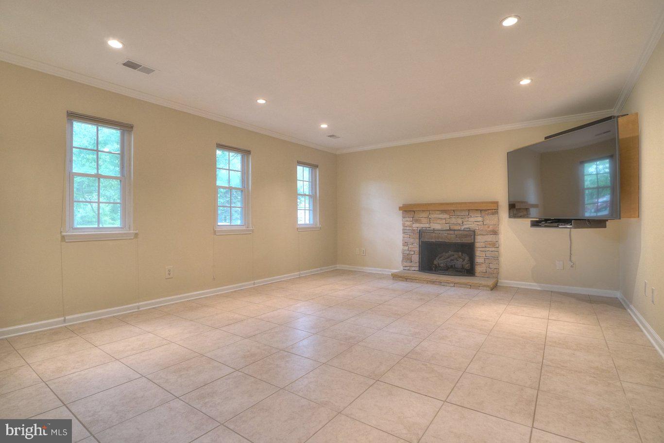 2405 Earlsgate Court Reston, VA 20191 - Photo 23 of 56 Spacious room with natural light.