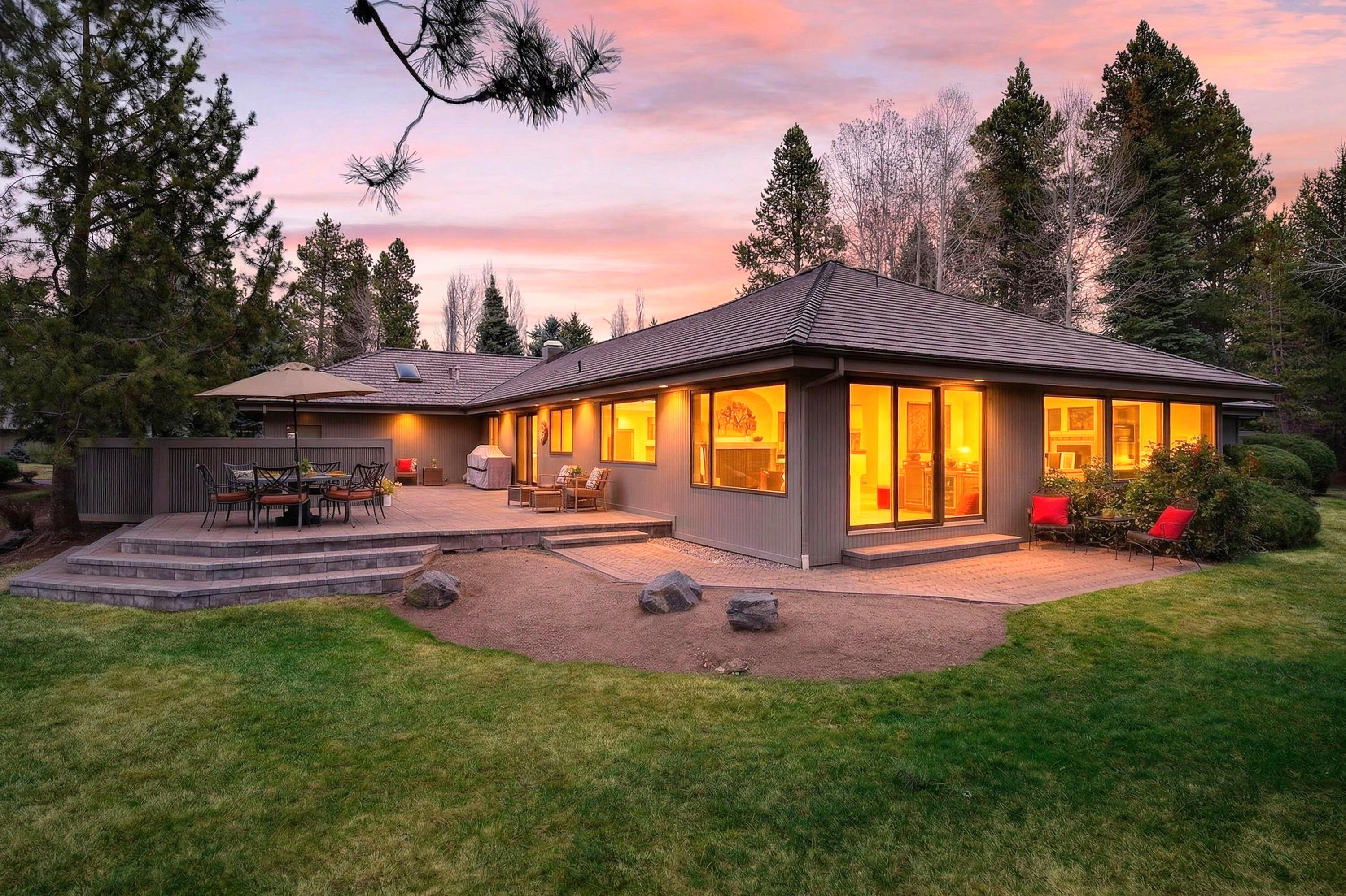 17995 North Course Lane, Unit 8 Sunriver, OR 97707 - Photo 35 of 44 back yard with paver patio