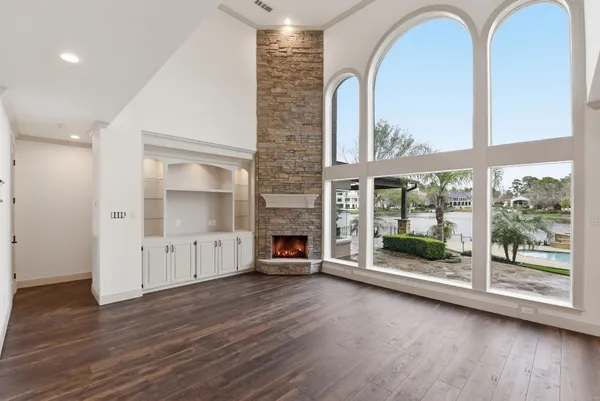 $2,990,000 | 27 Pleasure Cove Drive, The Woodlands, TX 77381