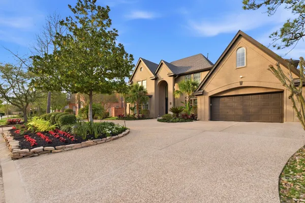 $2,990,000 | 27 Pleasure Cove Drive, The Woodlands, TX 77381