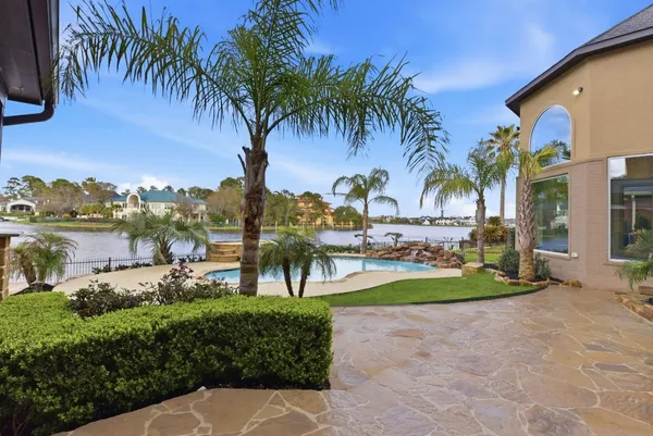 $2,990,000 | 27 Pleasure Cove Drive, The Woodlands, TX 77381