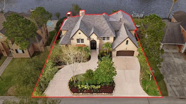 $2,990,000 | 27 Pleasure Cove Drive, The Woodlands, TX 77381