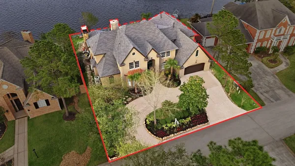 $2,990,000 | 27 Pleasure Cove Drive, The Woodlands, TX 77381