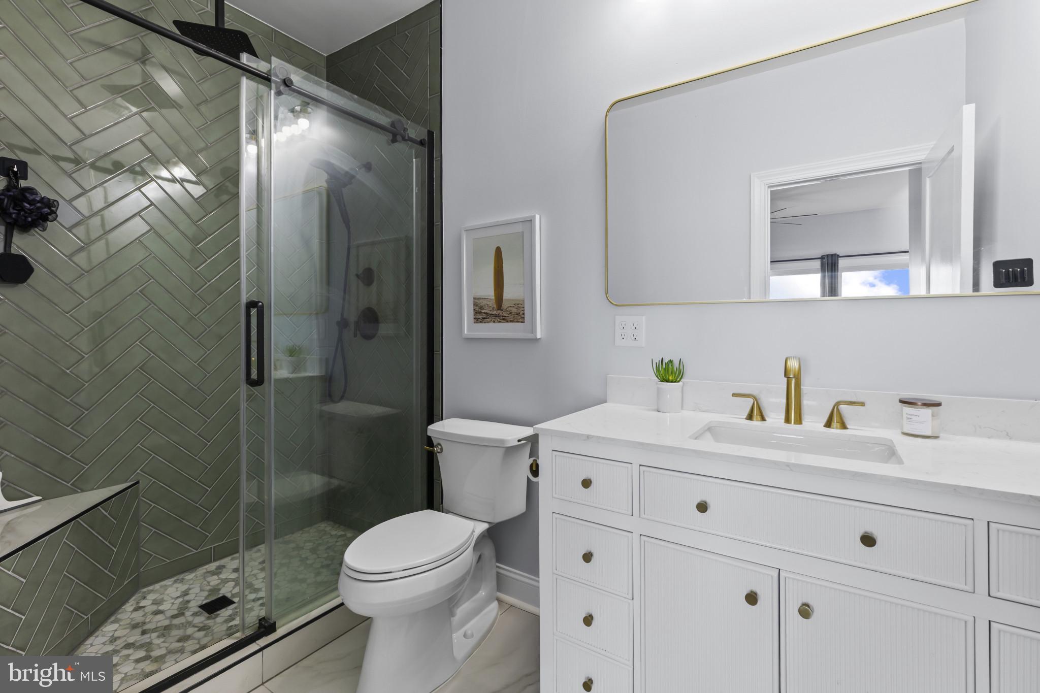 3675 1st Avenue Edgewater, MD 21037 - Photo 18 of 57 Primary Bathroom on Main