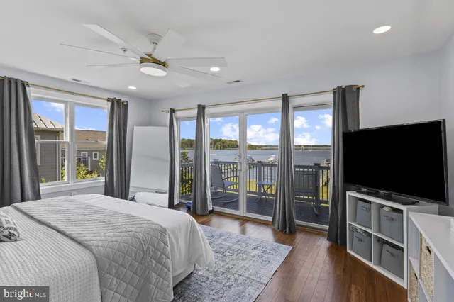 $2,190,000 | 3675 1st Avenue, Edgewater, MD 21037